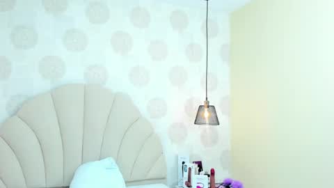  E F F Y  online show from January 2025 10:08:01 PM