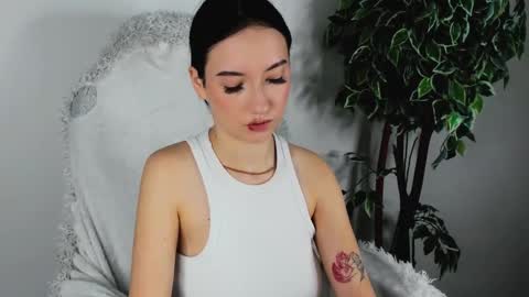 eileenmoores online show from October 2025 01:00:01 PM