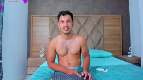 YG COUPLE online show from April 2026 08:35:02 PM