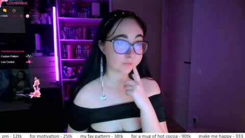 Snapshot of el_sweety chatting on July 2026 11:12:01 AM If you like it when I meow give me a thumbs up online show from July 2026 11:12:01 AM