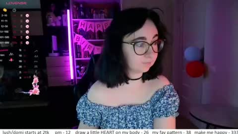 Snapshot of el_sweety chatting on July 2026 10:21:02 AM If you like it when I meow give me a thumbs up online show from July 2026 10:21:02 AM