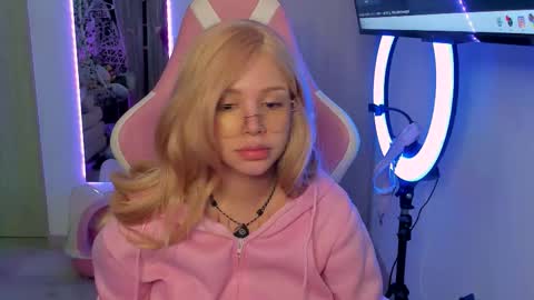 Snapshot of ela_garu_ chatting on November 2025 06:02:01 AM Ela online show from November 2025 06:02:01 AM