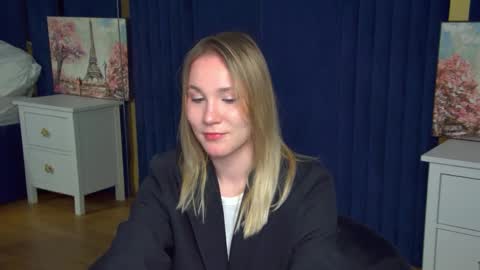 elaravoltage online show from March 2026 01:11:02 PM