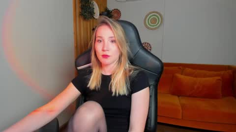 elaravoltage online show from April 2026 05:04:02 AM