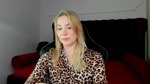 elaravoltage online show from April 2026 05:26:02 PM