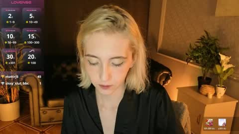 Snapshot of elen__moore chatting on May 2026 06:43:02 AM Elen online show from May 2026 06:43:02 AM