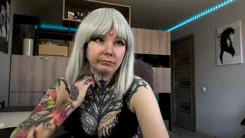 Snapshot of elenanickey chatting on April 2026 12:43:01 PM Milana online show from April 2026 12:43:01 PM