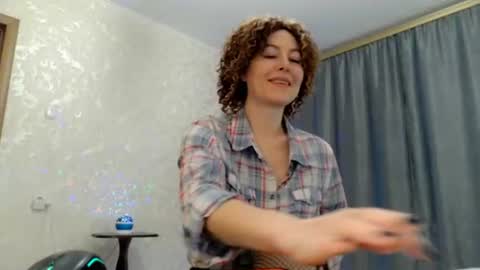 elenaza online show from February 2026 04:44:01 PM