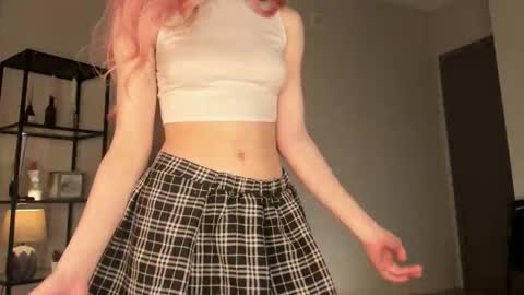 Elfie online show from November 2025 06:13:01 AM