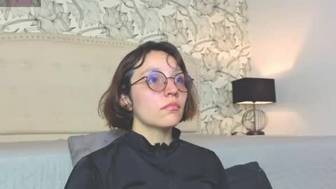 Eliza online show from April 2026 07:39:01 PM