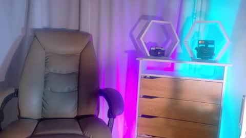 Lizzy online show from July 2026 01:23:02 AM