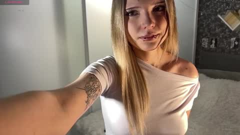 Mia online show from April 2026 04:04:01 PM