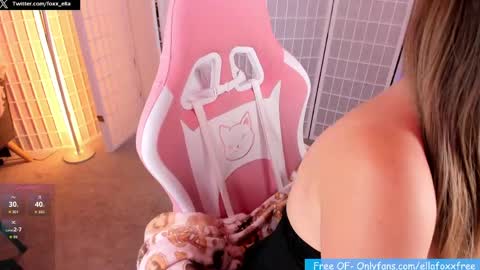 ella_foxx online show from April 2026 03:01:01 AM