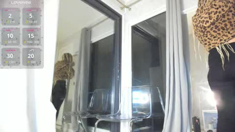 ella_vee online show from October 2025 02:45:02 AM