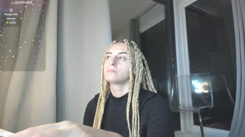 ella_vee online show from October 2025 03:03:02 AM