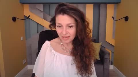 Snapshot of ellalongs chatting on April 2026 01:41:02 PM EllaLongs online show from April 2026 01:41:02 PM