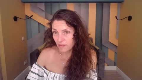 Snapshot of ellalongs chatting on July 2026 11:25:02 AM EllaLongs online show from July 2026 11:25:02 AM