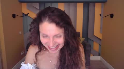 Snapshot of ellalongs chatting on July 2026 11:14:01 AM EllaLongs online show from July 2026 11:14:01 AM
