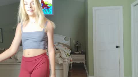 ellalowe online show from April 2026 07:58:02 PM