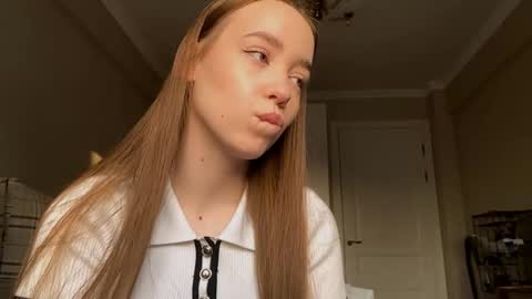 Ella online show from October 2025 01:19:01 PM