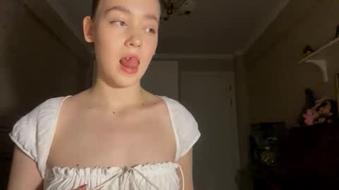 Ella online show from October 2025 06:27:01 PM