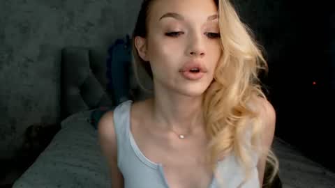 Snapshot of ellamilla chatting on June 2026 01:04:01 PM ellamilla online show from June 2026 01:04:01 PM