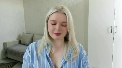 ellilovv online show from March 2026 04:57:01 AM