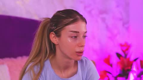 EllinaNuria online show from February 2026 04:43:02 AM