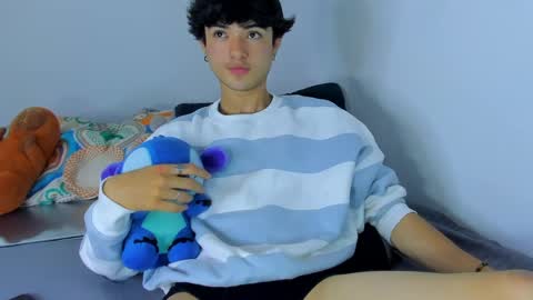 elliotvolkov online show from April 2026 01:07:01 AM