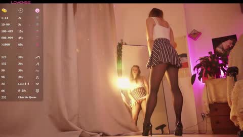 Snapshot of elly_belly chatting on November 2025 08:40:02 PM Elly online show from November 2025 08:40:02 PM