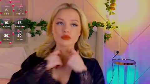 Elly Linn online show from April 2026 10:01:01 PM