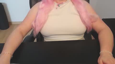 Elly online show from April 2026 03:45:01 PM