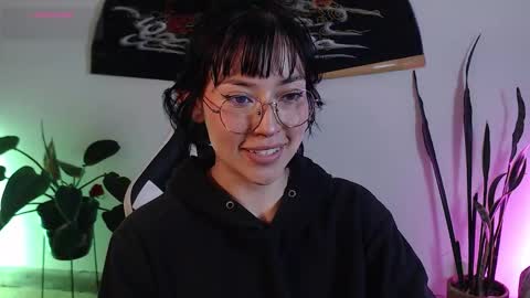 Snapshot of elly_uwuw chatting on January 2026 11:18:02 PM Emy Castro online show from January 2026 11:18:02 PM