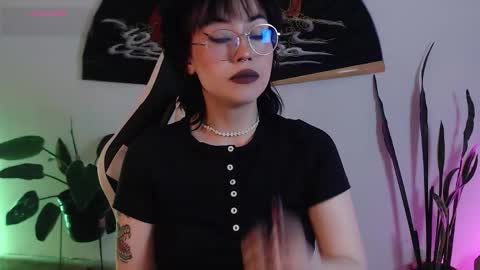 Snapshot of elly_uwuw chatting on January 2026 11:31:01 PM Emy Castro online show from January 2026 11:31:01 PM