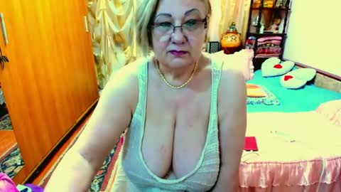 Snapshot of ellyhot53 chatting on June 2026 03:58:01 PM ellyhot53 online show from June 2026 03:58:01 PM