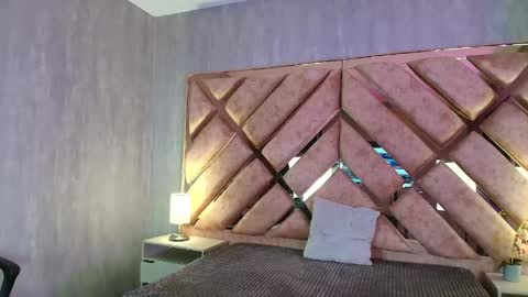 Snapshot of elodie_rouge chatting on May 2026 12:32:02 PM Elodie online show from May 2026 12:32:02 PM