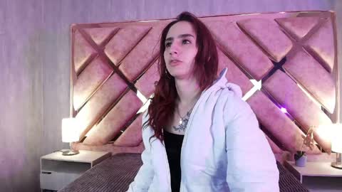 Snapshot of elodie_rouge chatting on May 2026 12:43:01 PM Elodie online show from May 2026 12:43:01 PM