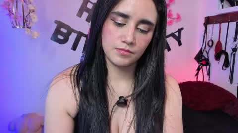 elowen_halley1 online show from April 2026 07:05:02 PM