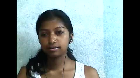 elynah195043 online show from May 2026 05:07:02 PM