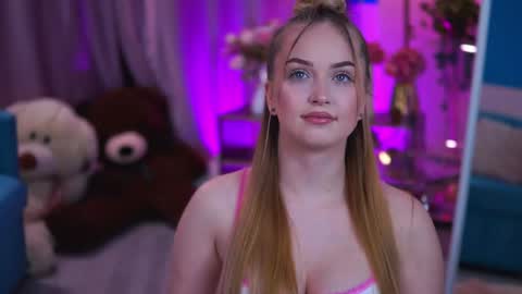 Elyssa online show from April 2026 06:36:02 PM