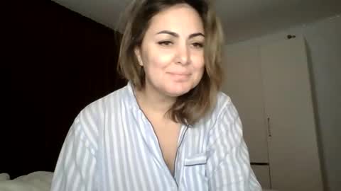 Em online show from September 2025 08:35:01 PM