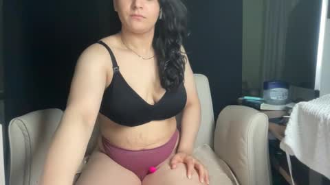 Snapshot of ema_lov3 chatting on November 2025 02:54:01 AM Ema Love online show from November 2025 02:54:01 AM