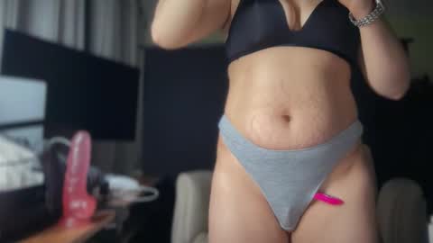 Snapshot of ema_lov3 chatting on January 2026 03:23:02 AM Ema Love online show from January 2026 03:23:02 AM