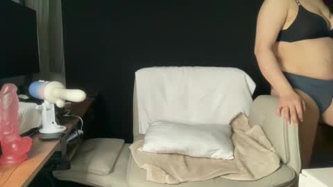 Snapshot of ema_lov3 chatting on February 2026 01:10:02 AM Ema Love online show from February 2026 01:10:02 AM