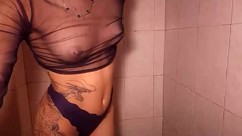 Snapshot of emalu_jones chatting on April 2026 02:09:02 AM Ema Luna online show from April 2026 02:09:02 AM