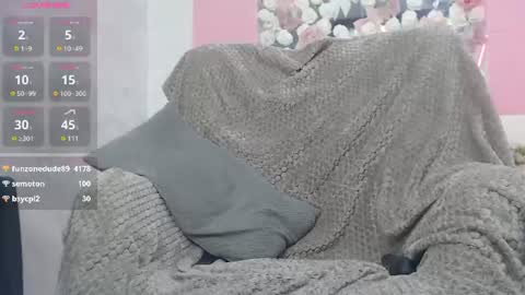 Snapshot of emberluna_ chatting on June 2026 10:15:01 AM Ember online show from June 2026 10:15:01 AM
