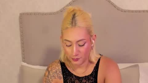 EMILY ROBERTS online show from November 2025 02:54:02 AM