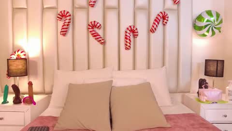 EMILY ROBERTS online show from December 2025 03:01:02 AM