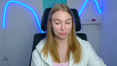 Snapshot of emilia_ilia chatting on July 2026 07:23:02 AM Emilia online show from July 2026 07:23:02 AM