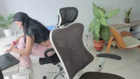 Emilly  online show from June 2026 02:52:01 PM